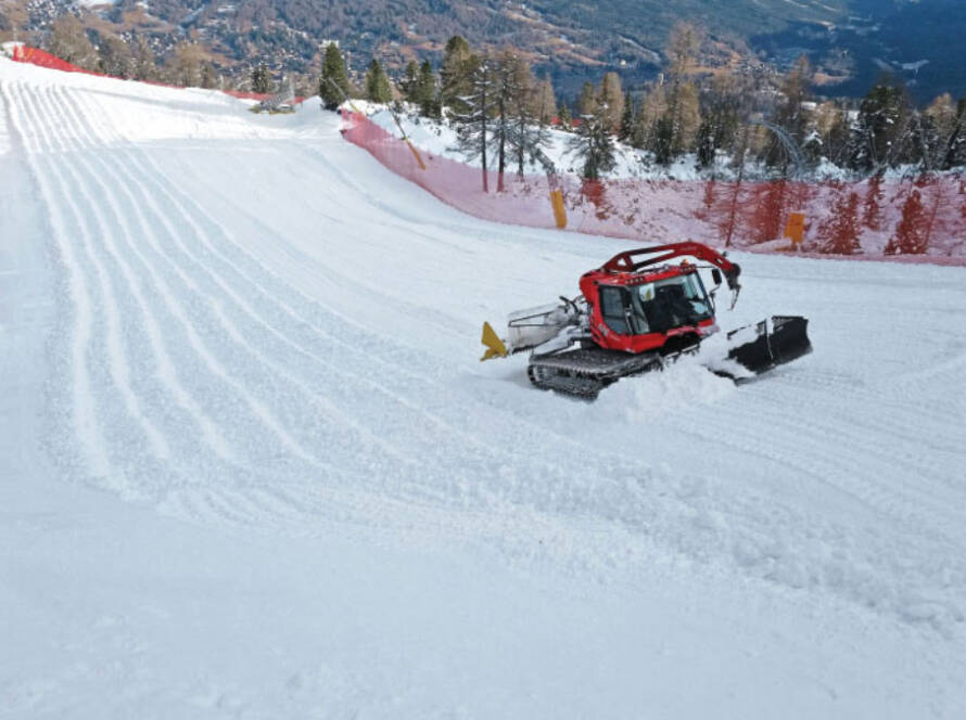 Snow grooming ski trails