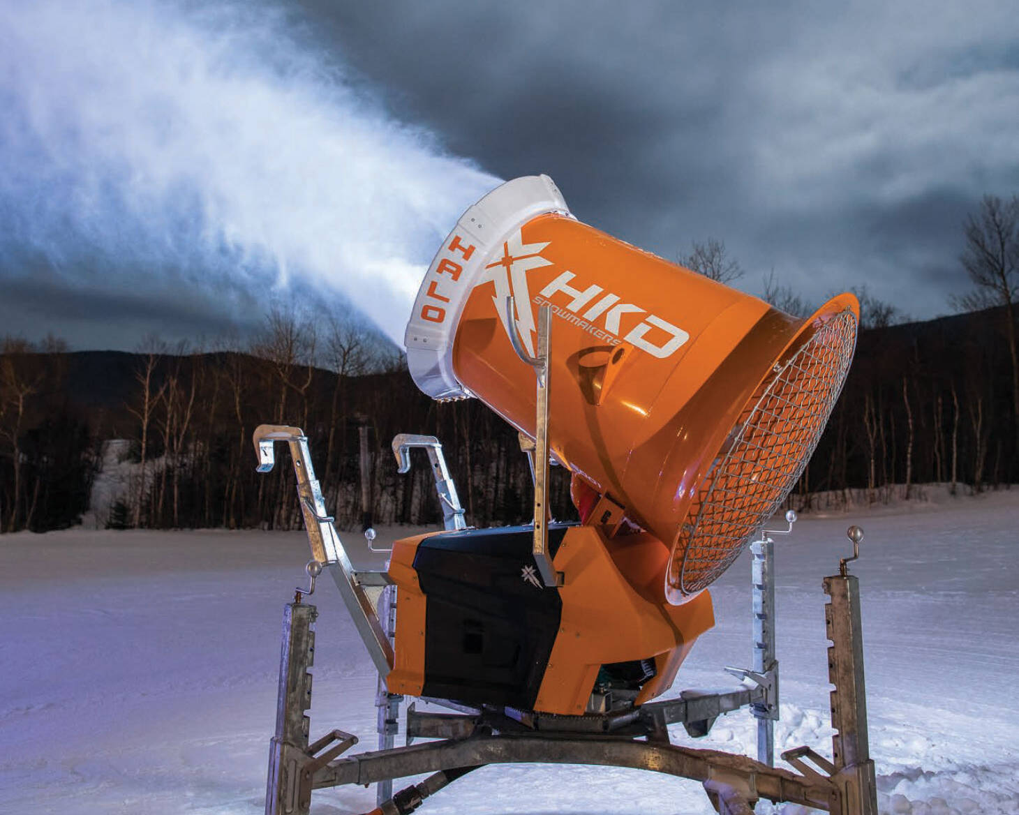 HKD snowmaker blowing snow