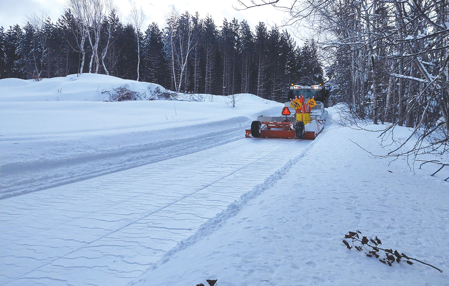 Snow machine grooming trail