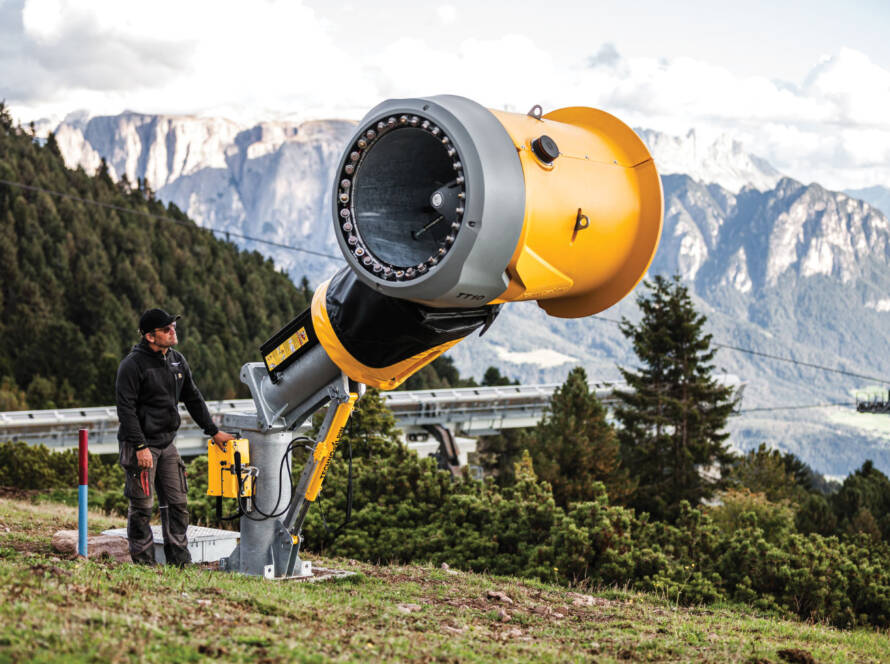 Man operating TechnoAlpin’s TT10 fan gun