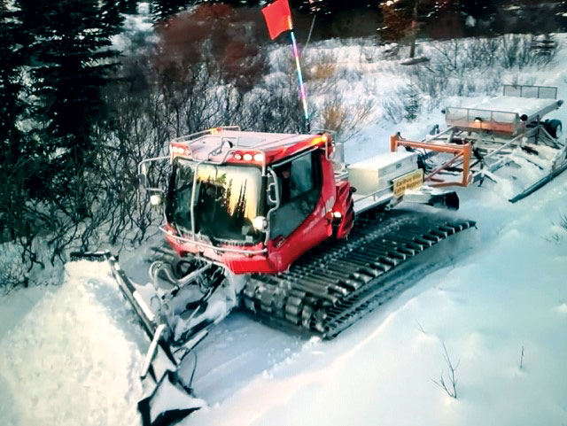 Snow grooming machine