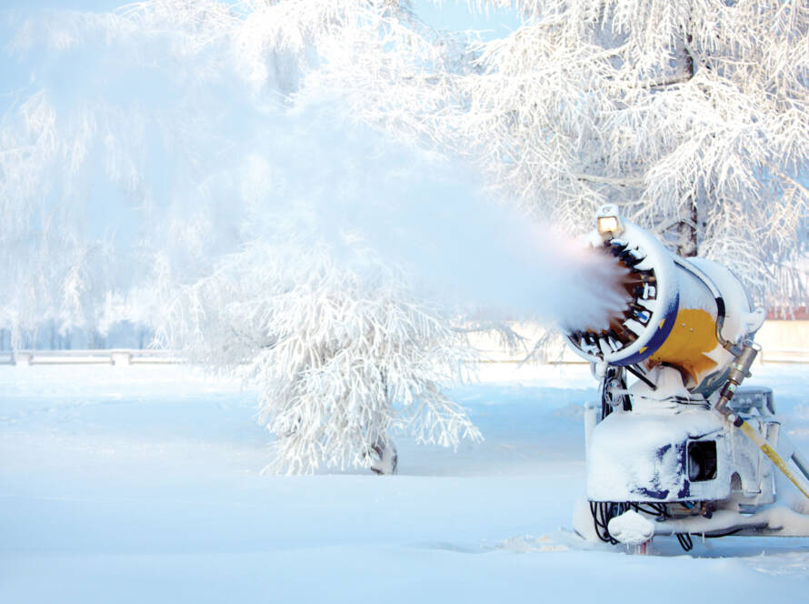 Snowmaking gun shooting snow