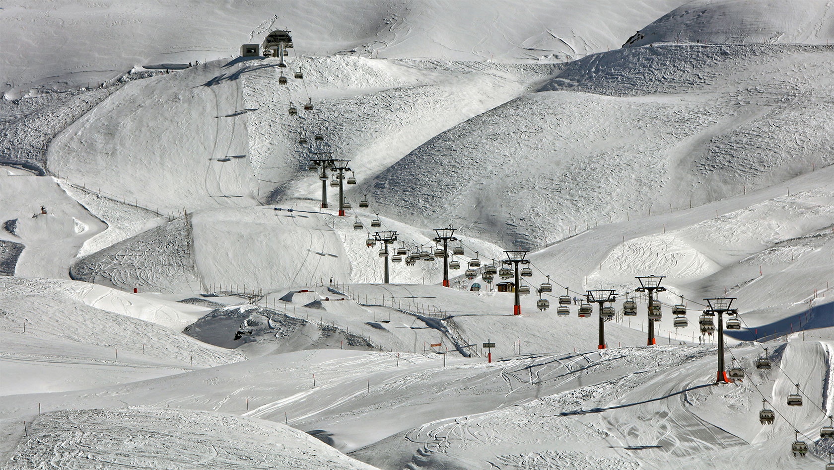 Aerial view of ski lift carrying passengers up mountain